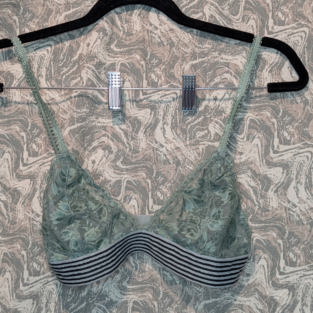 NWOT POL Lacy Bra Size Medium